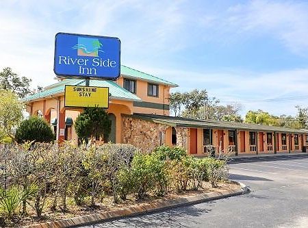 River Side Inn Нью-Порт-Ричи Экстерьер фото