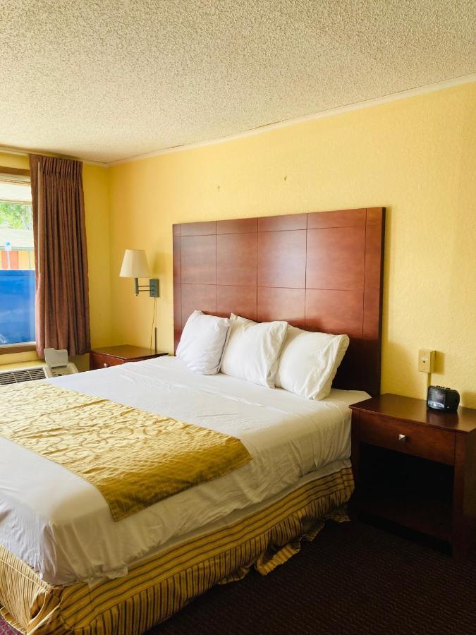 River Side Inn Нью-Порт-Ричи Экстерьер фото